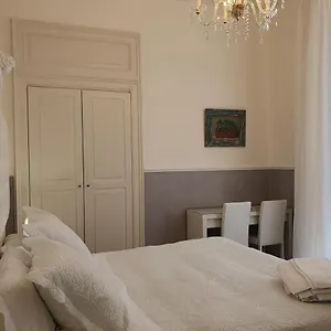 Diana ベッド・アンド・ブレックファスト